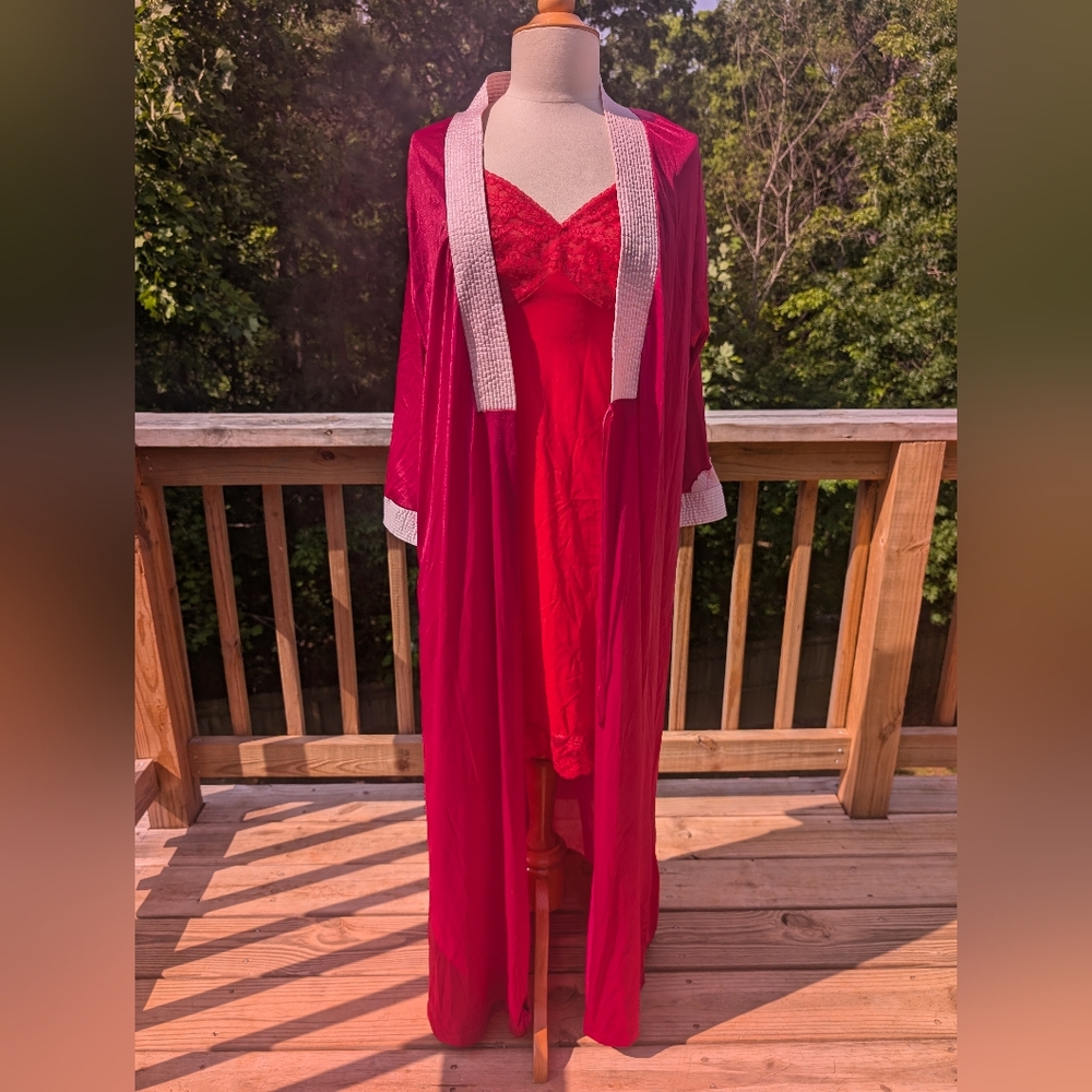 Vintage Val Mode Berry Pink Fuschia Robe Nylon Small MCM Loungewear